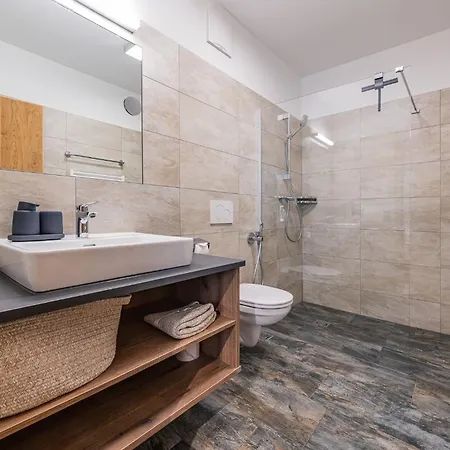 Modern With Panoramic View Neukirchen am Großvenediger